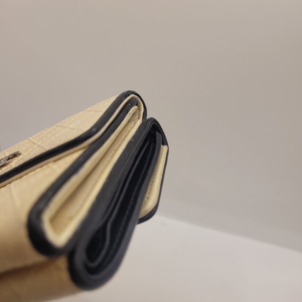 Chanel Cream CC Caviar Leather Wallet - Picture 6 of 9